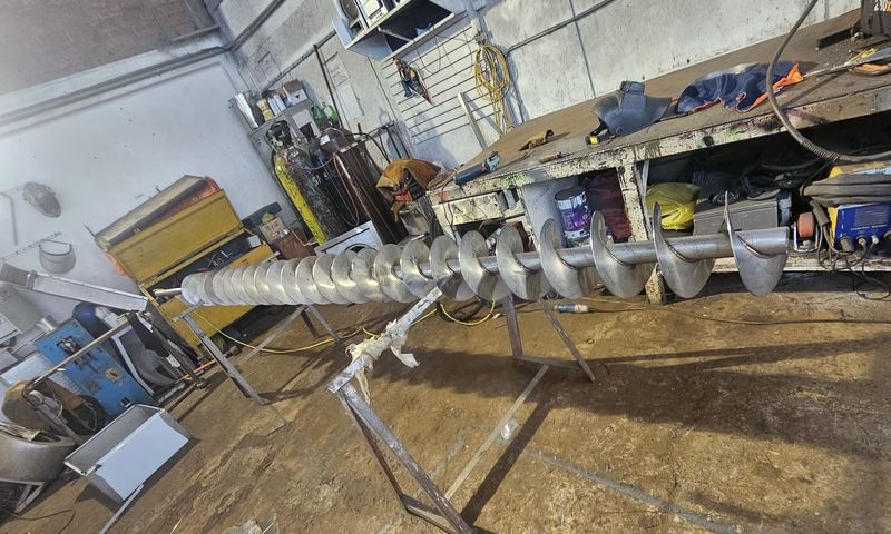Helicoide armado sobre la mesa de trabajo