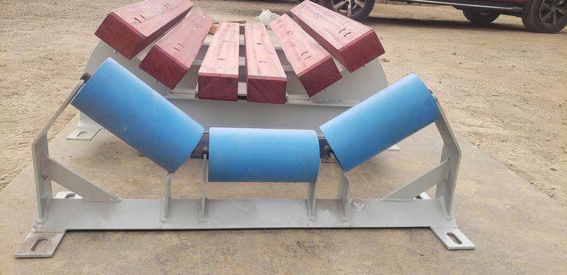 Cama de impacto junto a estación de carga fabricadas por GBELT